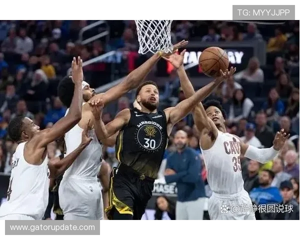 格林防守覆盖与组织调度改变勇士攻防节奏